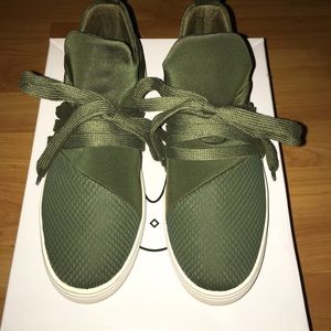 steve madden lancer sneaker olive